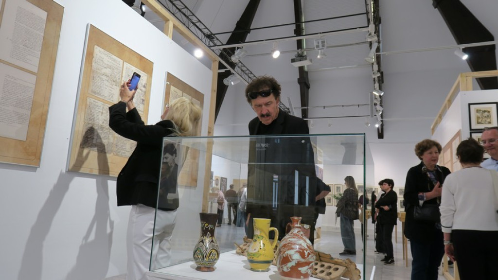 Szesnaście kobiet w Miejskiej Galerii Sztuki