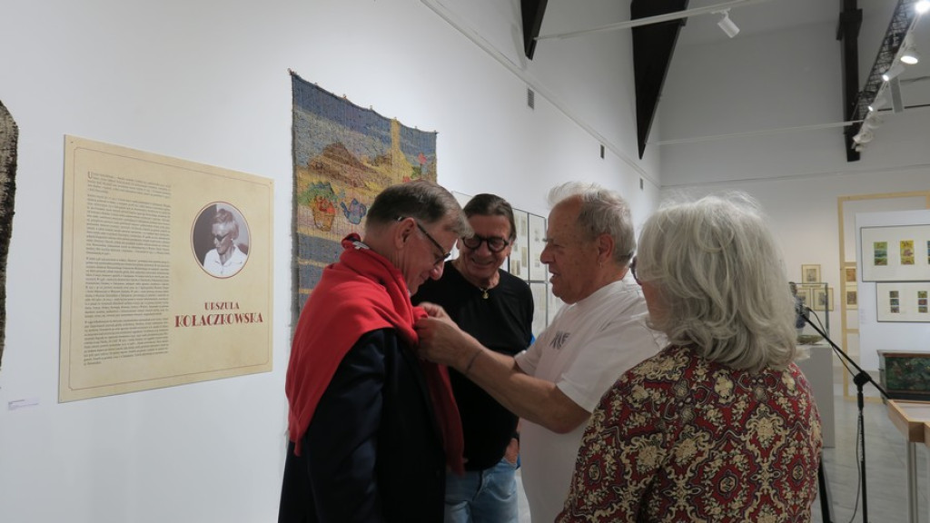 Szesnaście kobiet w Miejskiej Galerii Sztuki
