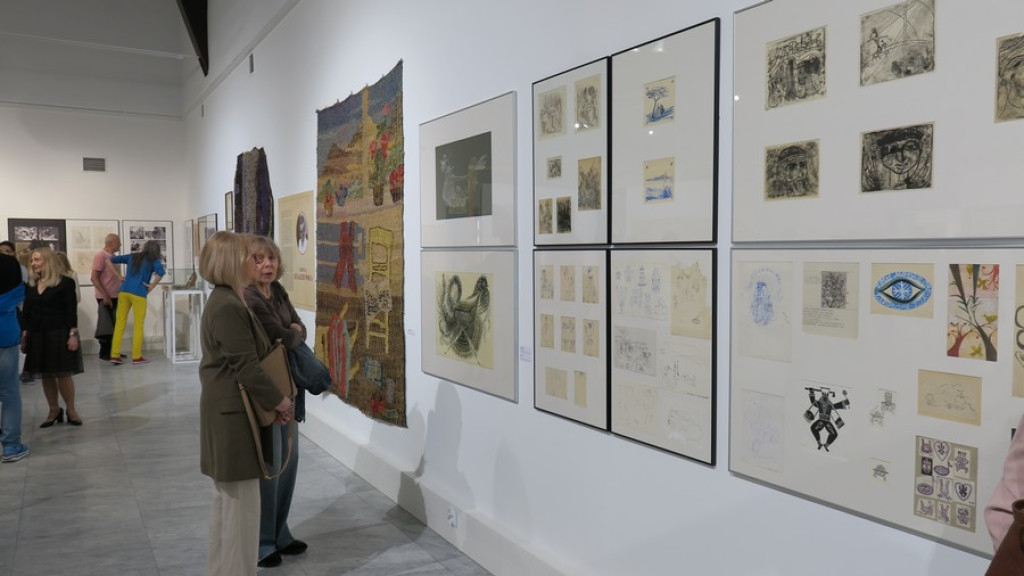 Szesnaście kobiet w Miejskiej Galerii Sztuki