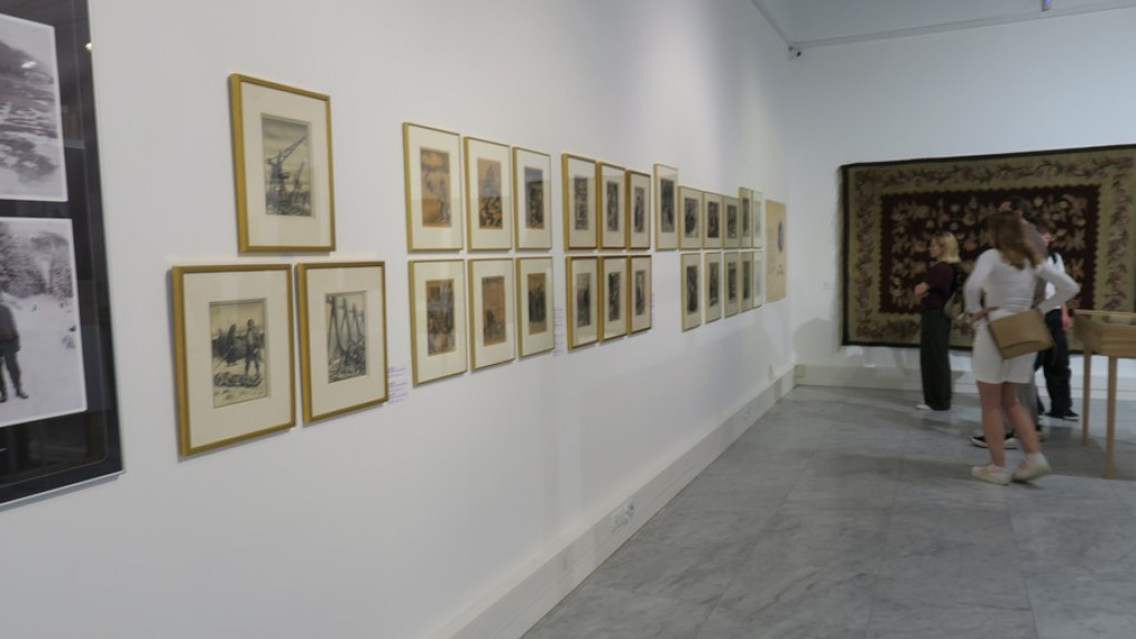 Szesnaście kobiet w Miejskiej Galerii Sztuki