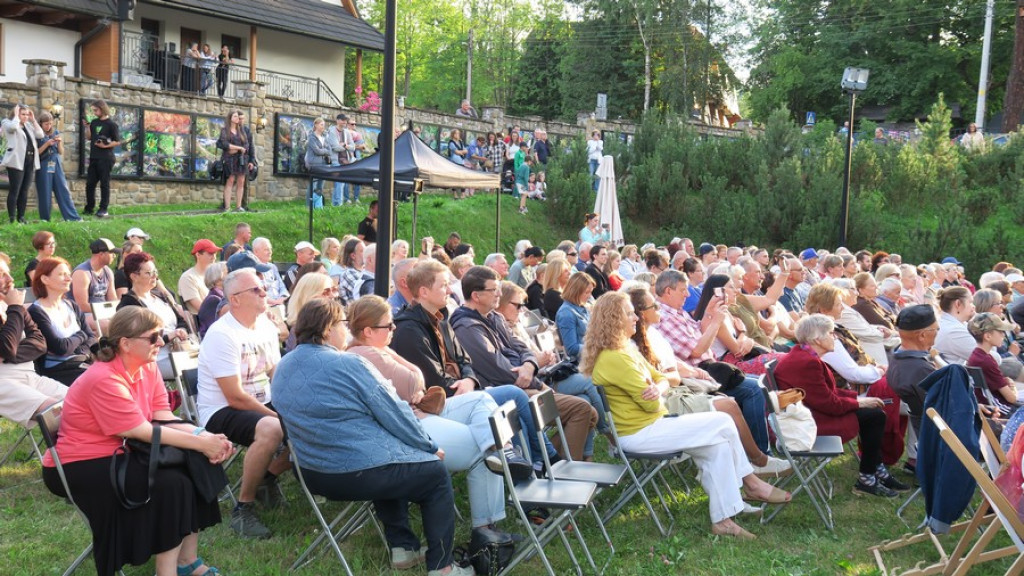 Orkiestra Arte Symfoniko w Czerwonym Dworze