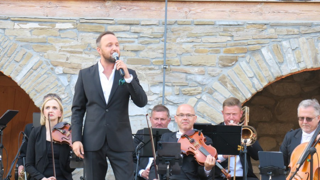 Orkiestra Arte Symfoniko w Czerwonym Dworze