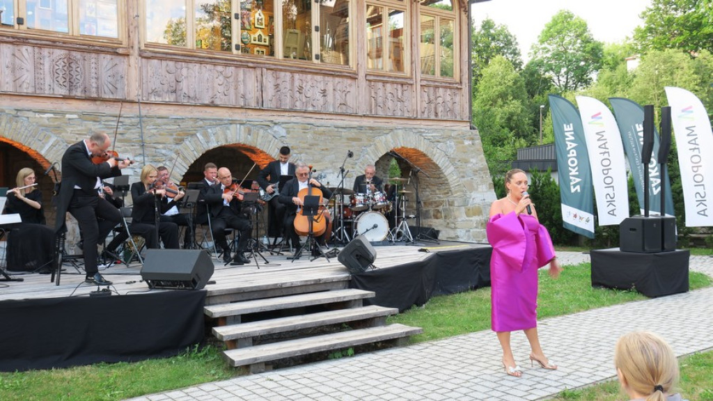 Orkiestra Arte Symfoniko w Czerwonym Dworze