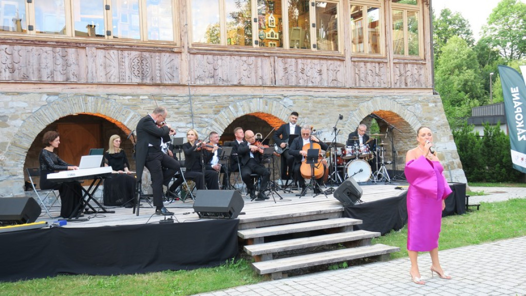 Orkiestra Arte Symfoniko w Czerwonym Dworze