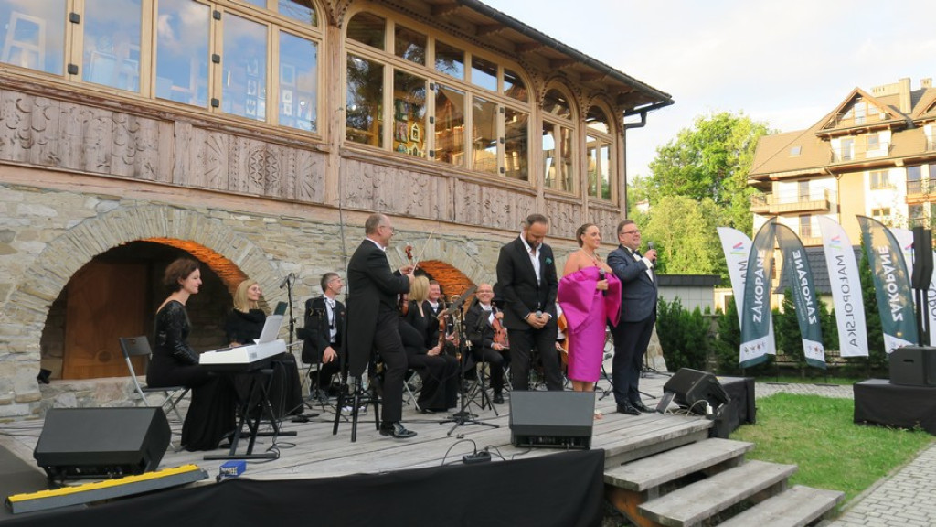 Orkiestra Arte Symfoniko w Czerwonym Dworze