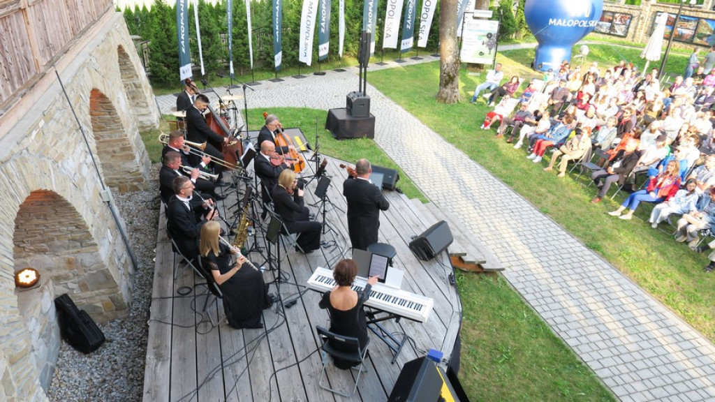 Orkiestra Arte Symfoniko w Czerwonym Dworze