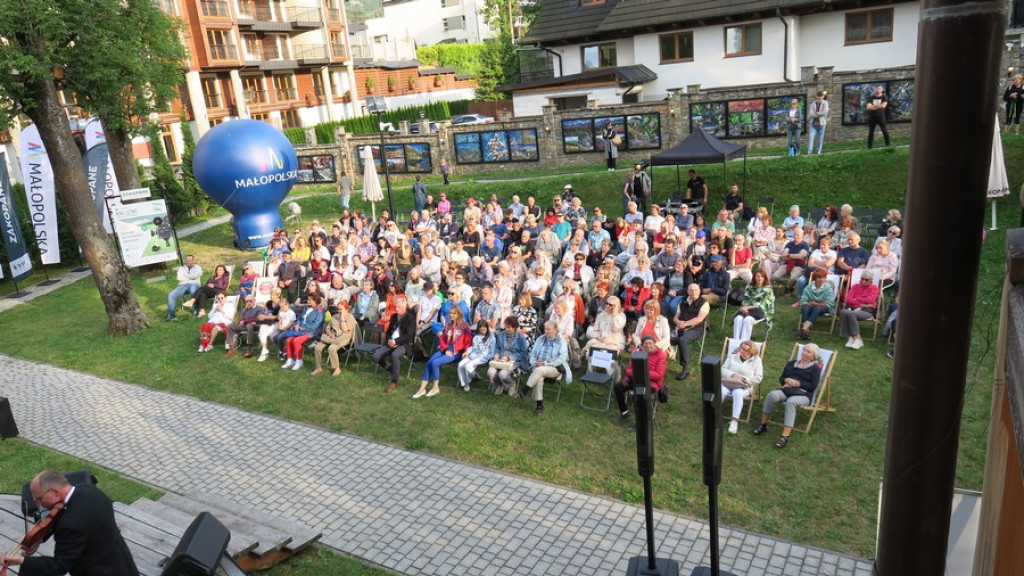 Orkiestra Arte Symfoniko w Czerwonym Dworze
