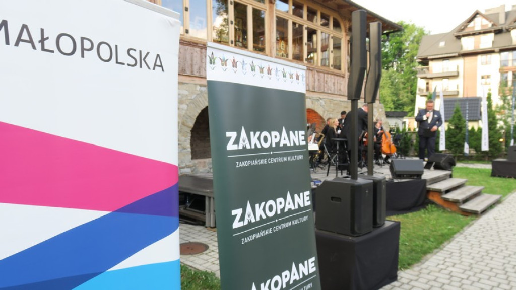 Orkiestra Arte Symfoniko w Czerwonym Dworze