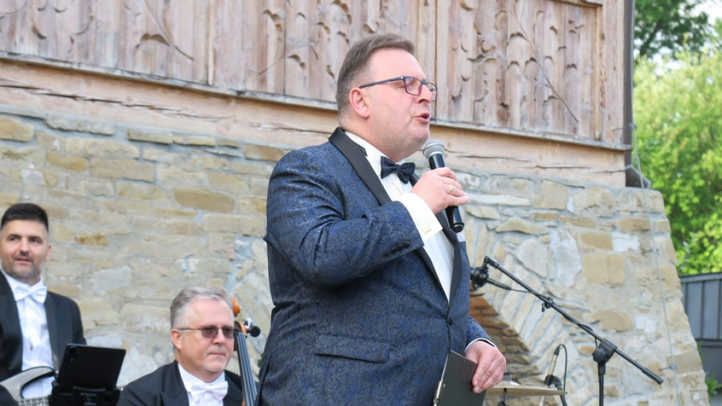 Orkiestra Arte Symfoniko w Czerwonym Dworze