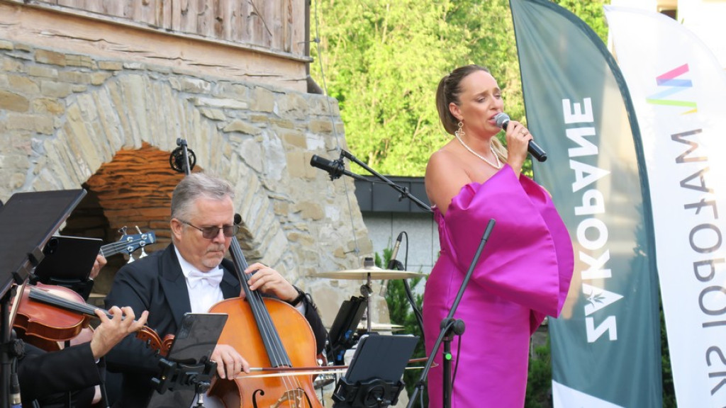 Orkiestra Arte Symfoniko w Czerwonym Dworze