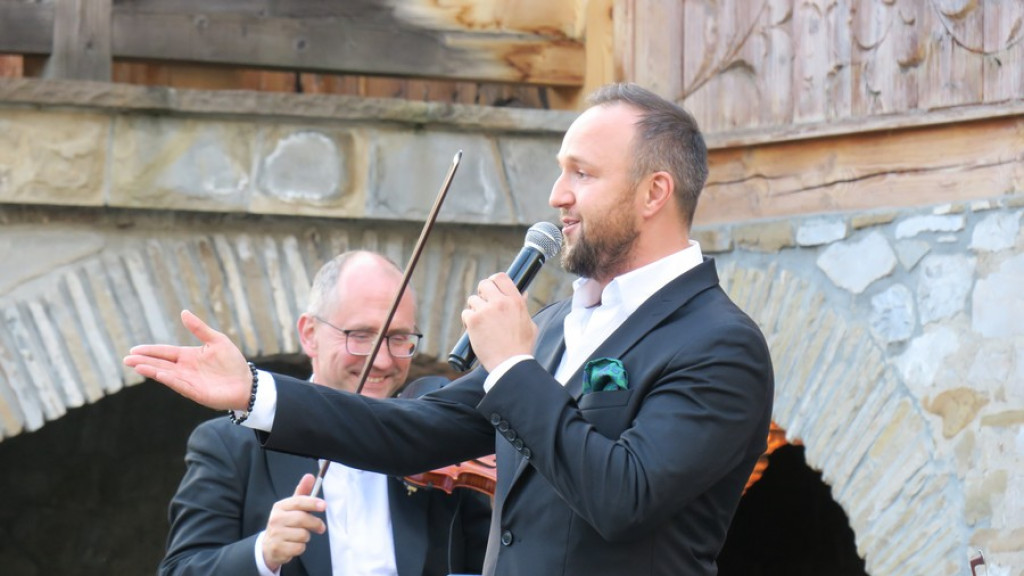 Orkiestra Arte Symfoniko w Czerwonym Dworze