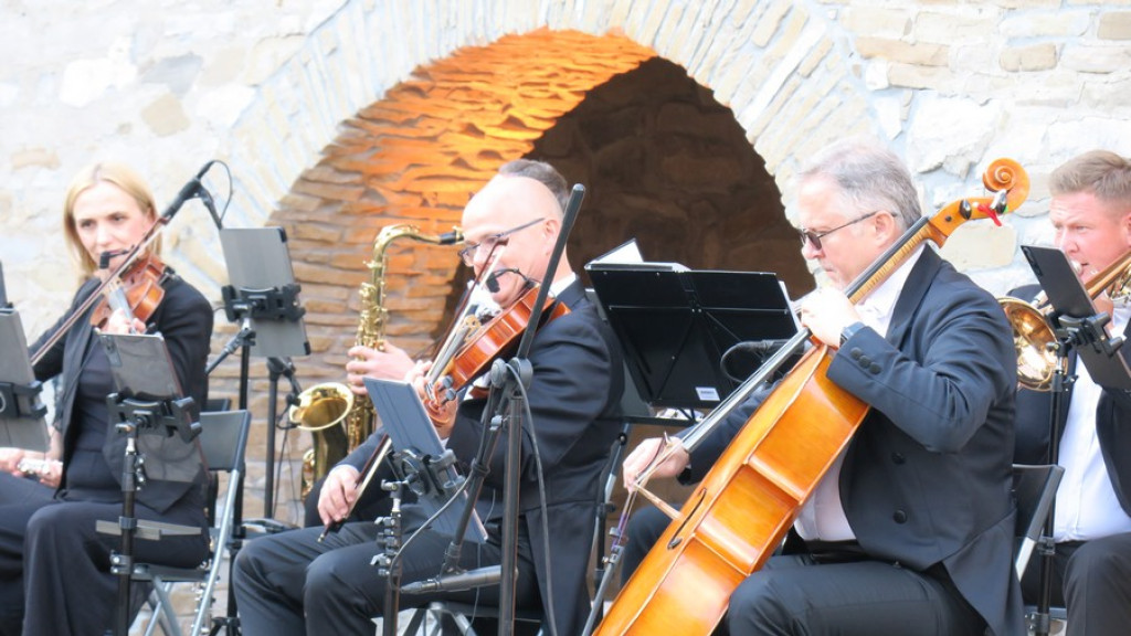 Orkiestra Arte Symfoniko w Czerwonym Dworze