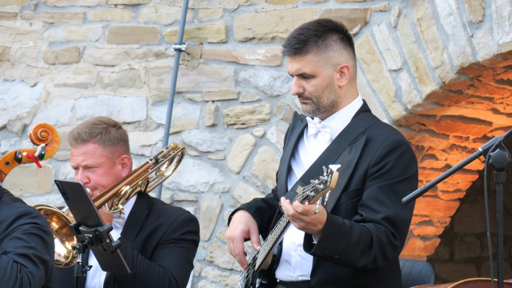 Orkiestra Arte Symfoniko w Czerwonym Dworze