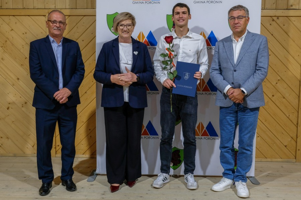 Nauczyciele i sportowcy docenieni w Poroninie