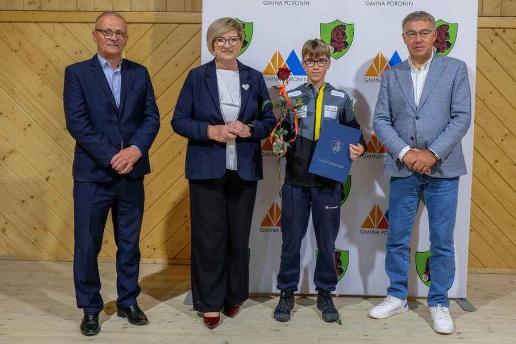 Nauczyciele i sportowcy docenieni w Poroninie