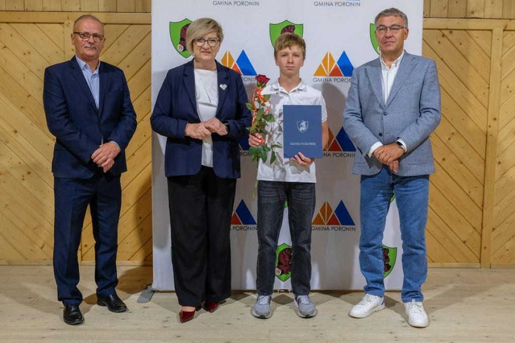 Nauczyciele i sportowcy docenieni w Poroninie