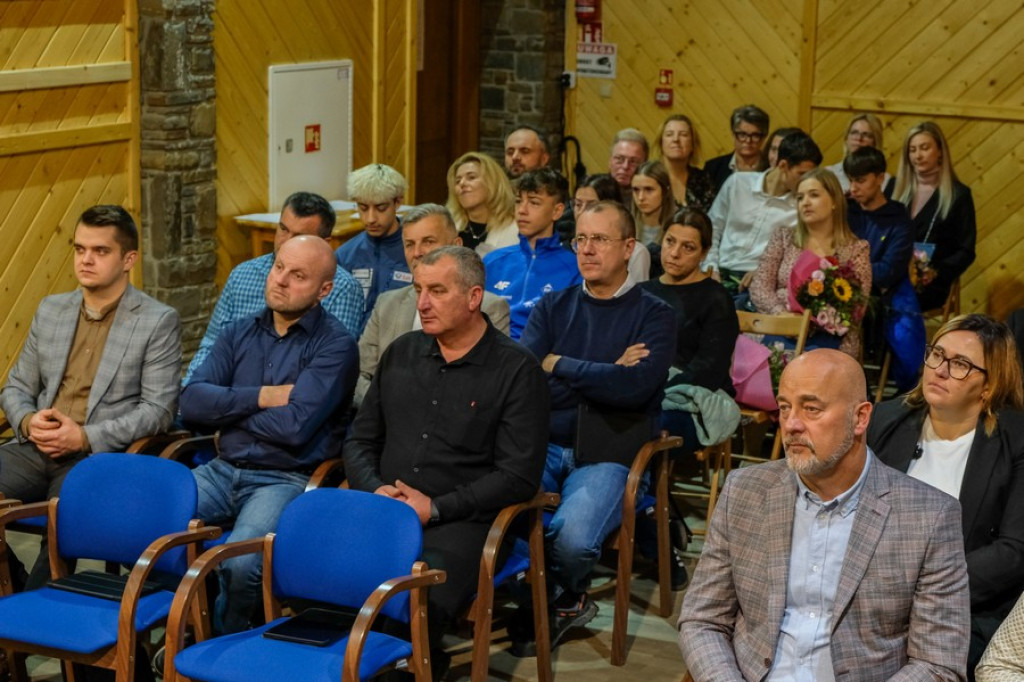 Nauczyciele i sportowcy docenieni w Poroninie