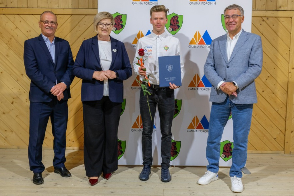 Nauczyciele i sportowcy docenieni w Poroninie