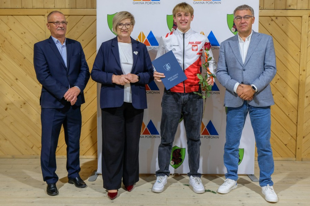 Nauczyciele i sportowcy docenieni w Poroninie
