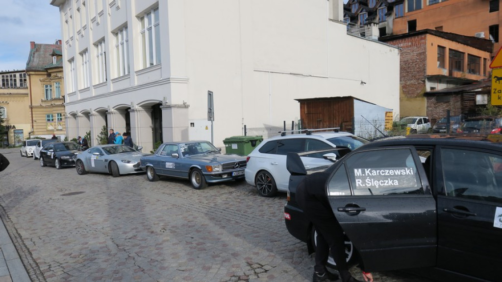 Z Placu Niepodległości na podhalańskie drogi