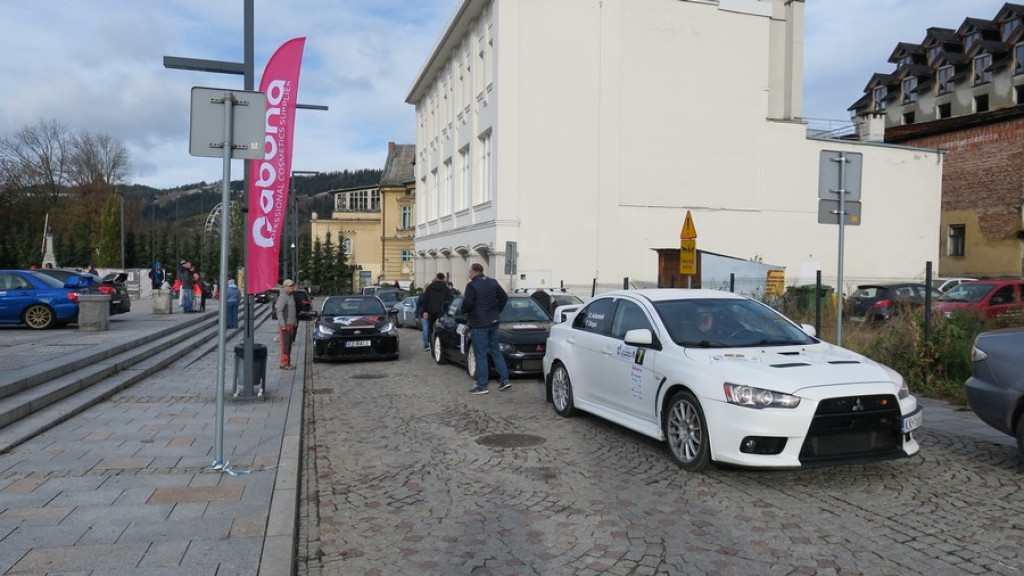 Z Placu Niepodległości na podhalańskie drogi