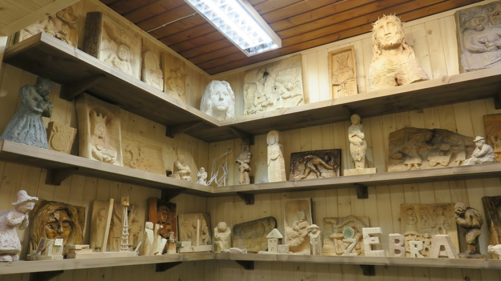 Tu króluje rzeźba, "Jutrzenka", sala po prawej