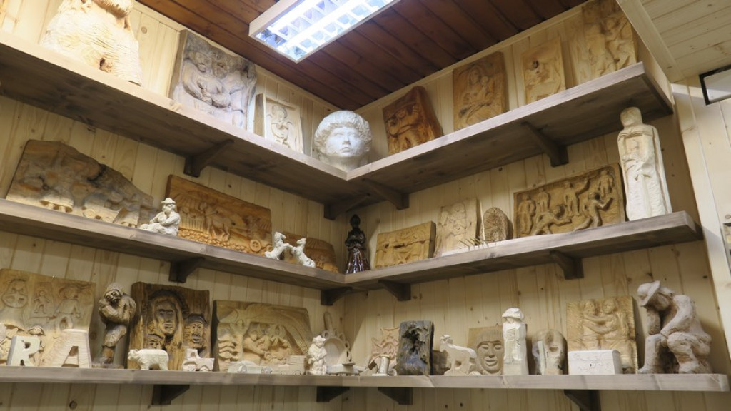 Tu króluje rzeźba, "Jutrzenka", sala po prawej