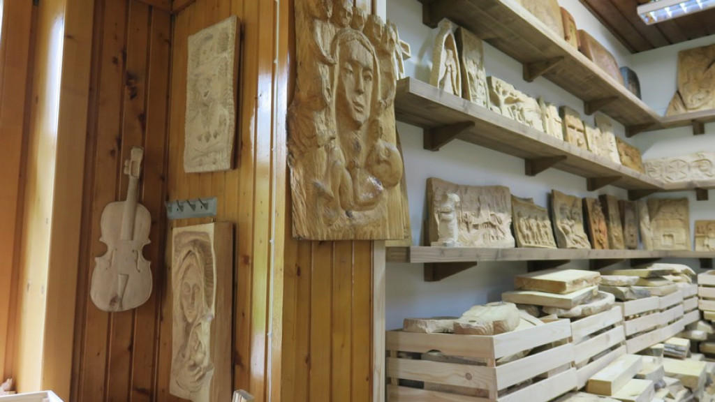 Tu króluje rzeźba, "Jutrzenka", sala po prawej