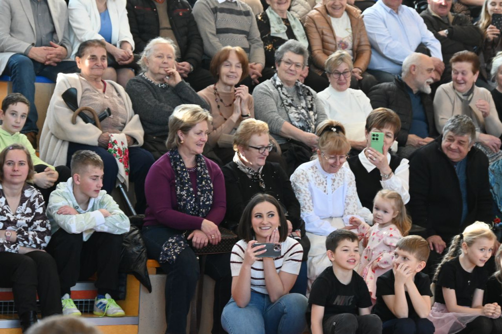 Dziadkowie, wnukowie, radość