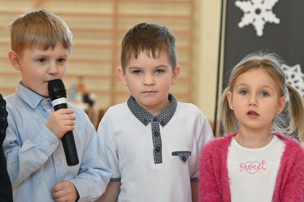 Dziadkowie, wnukowie, radość