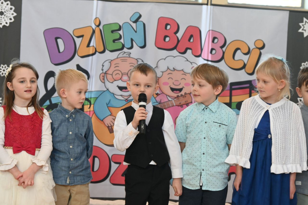 Dziadkowie, wnukowie, radość