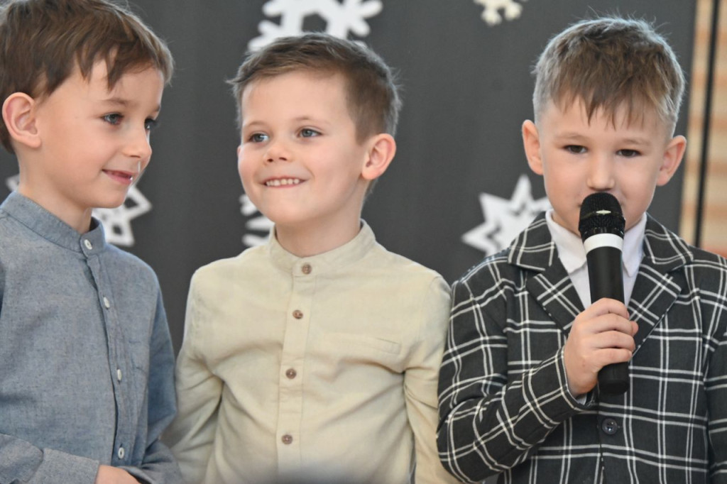 Dziadkowie, wnukowie, radość