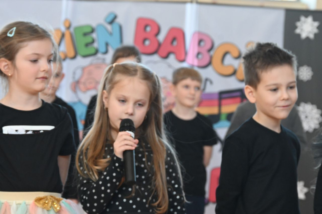 Dziadkowie, wnukowie, radość