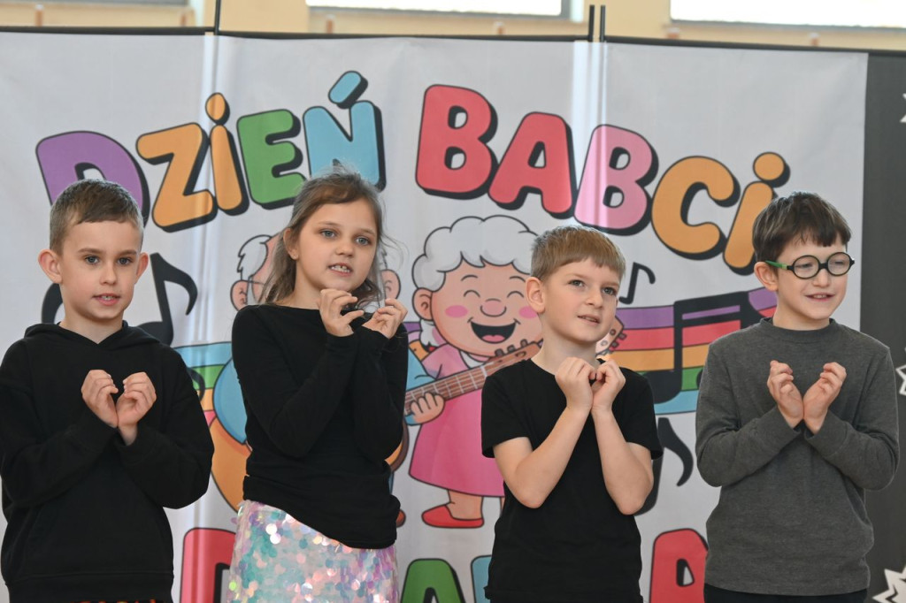 Dziadkowie, wnukowie, radość