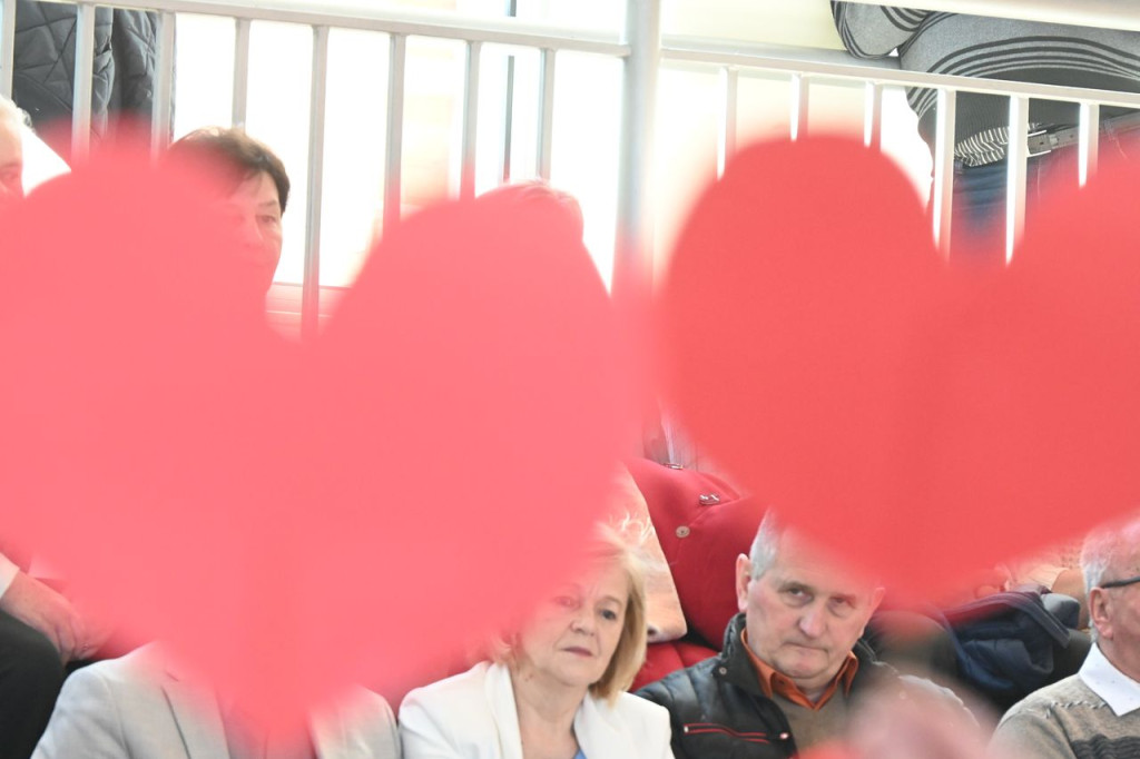 Dziadkowie, wnukowie, radość