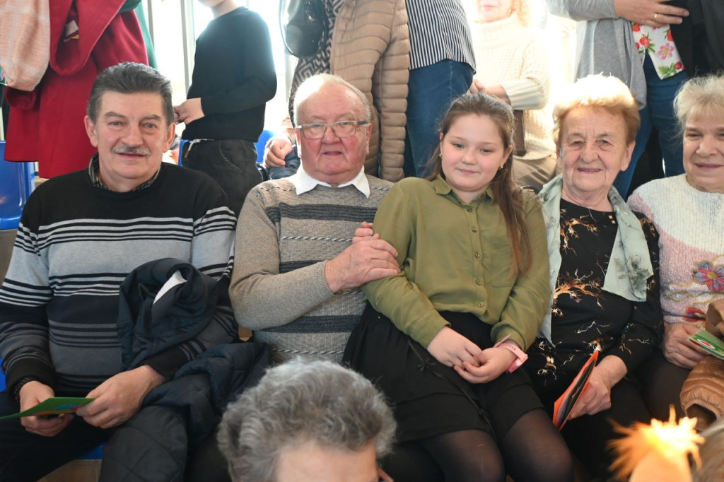 Dziadkowie, wnukowie, radość