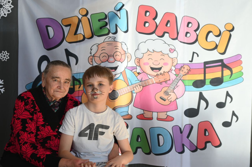 Dziadkowie, wnukowie, radość