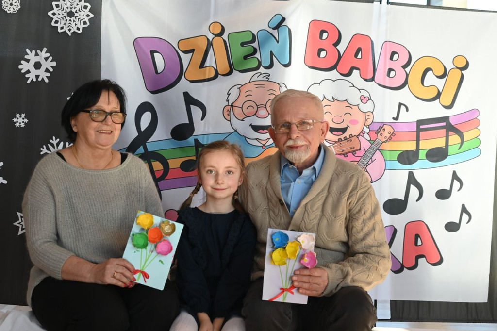 Dziadkowie, wnukowie, radość