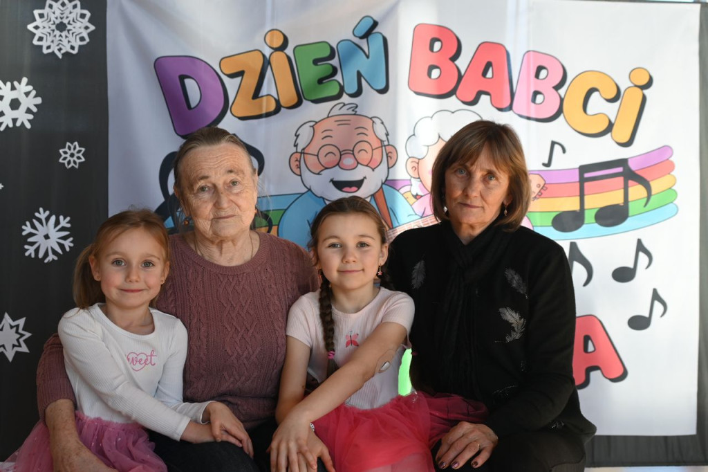 Dziadkowie, wnukowie, radość