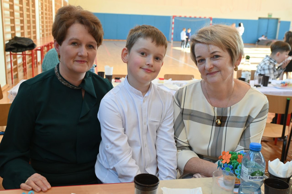 Dziadkowie, wnukowie, radość