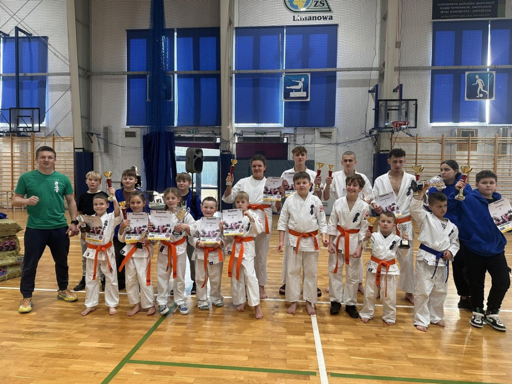 Medalowy Pierwszy Krok wojowników z Czerwiennego