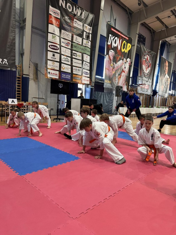 Medalowy Pierwszy Krok wojowników z Czerwiennego