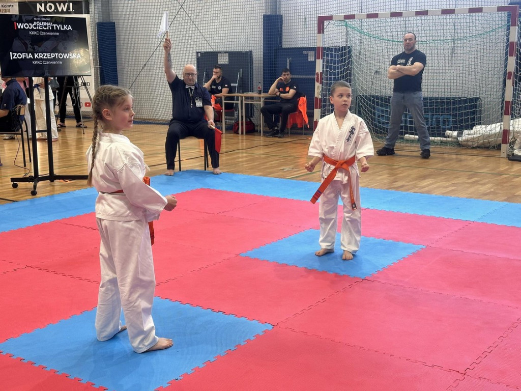 Medalowy Pierwszy Krok wojowników z Czerwiennego