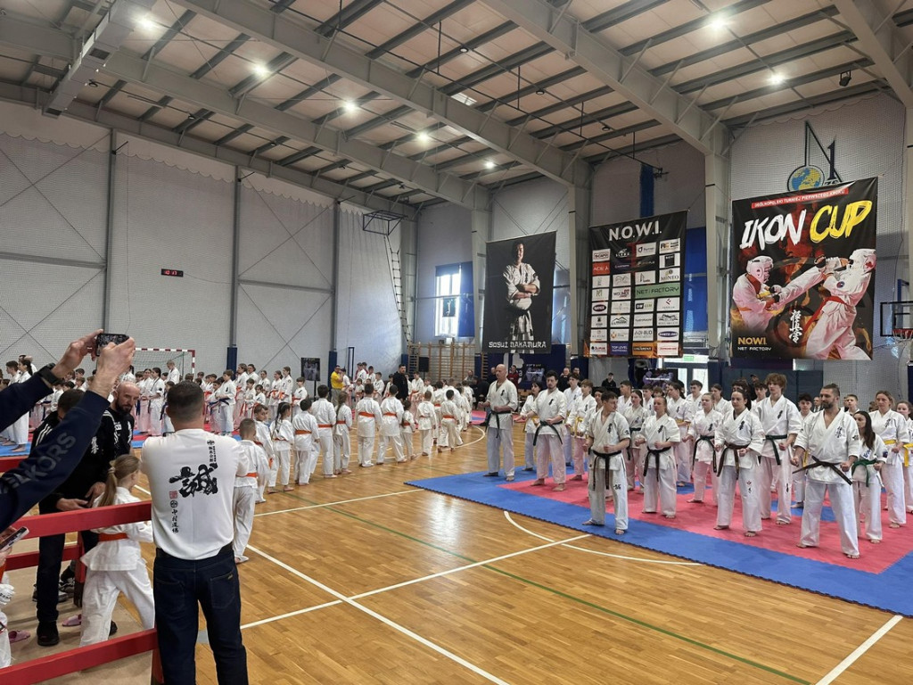 Medalowy Pierwszy Krok wojowników z Czerwiennego