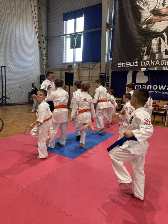 Medalowy Pierwszy Krok wojowników z Czerwiennego