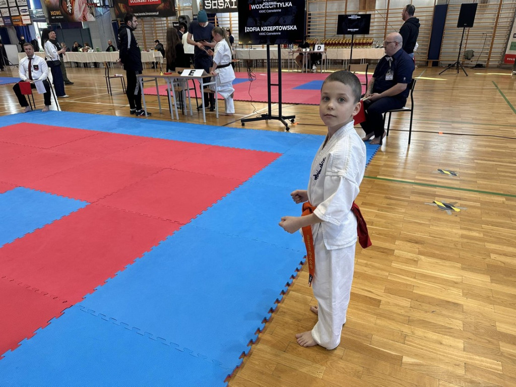 Medalowy Pierwszy Krok wojowników z Czerwiennego