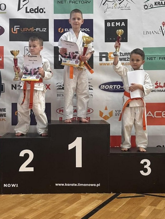 Medalowy Pierwszy Krok wojowników z Czerwiennego