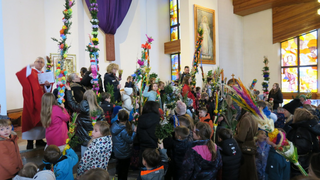 Najpiękniejsze palmy w Kościele Św. Krzyża w Zakopanem