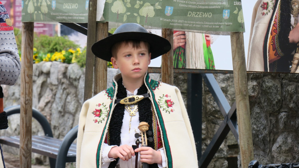 Harda młodość pod chmurką