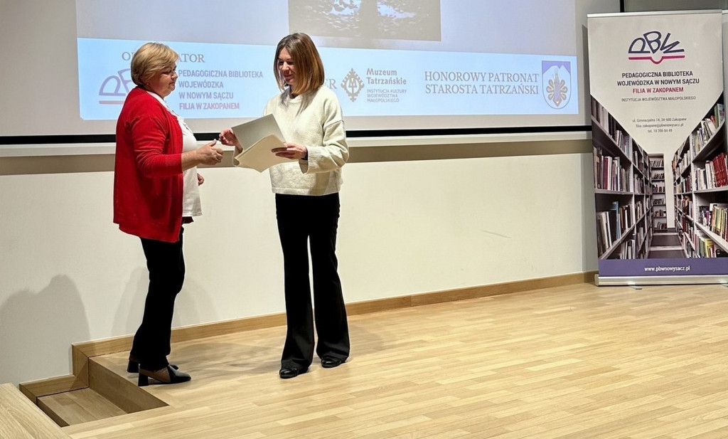 Młodzi recytatorzy i poezja z Ravensbrück w Palace